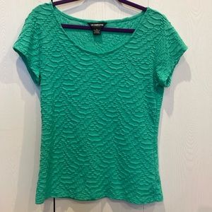 Liz Claiborne women’s size M textured short sleeve tee